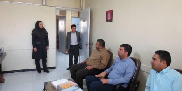 💢 به مناسبت ايام عيد غدير خم حضور هادی فرماندار اراک ومددی معاون برنامه ریزی وتوسعه فرمانداری وتعدادی از همکاران در دفتر همکاران  سادات شاغل در فرمانداری وتبریک عید سعید غدیر خم به ایشان