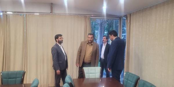 ❇️عصر روز دوشنبه تاریخ ۱۴۰۲-۲-۱۹ هادی فرماندار شهرستان اراک به اتفاق مددی معاون برنامه ریزی و توسعه و با حضور امیدی مدیر کل تعاون، کار و رفاه اجتماعی استان از مجموعه تفریحی ورزشی کارگران اراک حاضر و از نحوه ارائه خدمات به متقاضیان وشهروندان فهیم شهرستان  بازدید نمودند