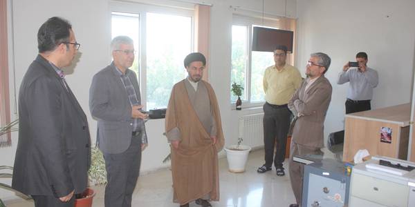 فرماندار و امام جمعه خمین از اداره تامین اجتماعی شهرستان بازدید مردند