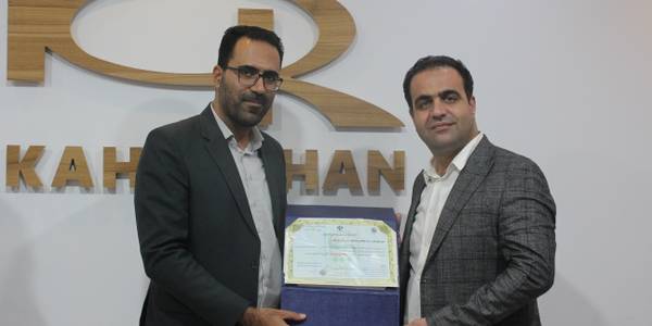 اهدای گواهینامه پدافند سایبری به شرکت کهکشان رایانه