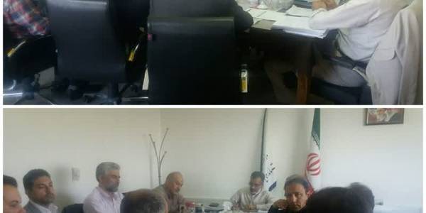 جلسه کمیته پایش تجارت خارجی استان به ریاست  گودرزی مدیرکل دفترهماهنگی امور اقتصادی وبا دستورکار بررسی آمار عملکردتجارت خارجی استان درسه ماهه اول سال جاری وبررسی اعزام وپذیرش هیات های تجاری استان برگزار گردید.دراین جلسه ضمن بررسی آمار مقایسه ای صادرات وواردات استان نسبت به سال جاری وتحلیل دلایل کاهش صورت گرفته ،  بر لزوم توسعه صادرات استان تارسیدن به برنامه هدف گزاری شده سال ، با برگزاری مستمر کمیته پایش، ایجاد دفتر نمایندگی وزارت امورخارجه دراستان، ورود بیشتر بخش خصوصی با ایجاد شرکتهای (حمل ونقل، مدیریت صادرات وکنسرسیوم صادرات)دراستان به این موضوع وبررسی علل کاهش صادرات شرکتها با تشکیل جلسه ودعوت ازواحدهای تولیدی تاکید نمودند.
دوشنبه ۱۴۰۲-۰۴-۲۶