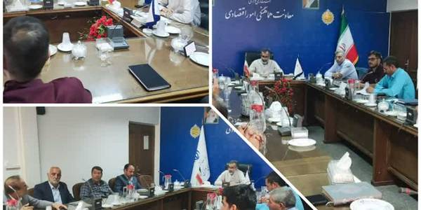 جلسه هماهنگی و توجیهی روسای محترم اتحادیه نانوایان استان پیرامون مسائل و مشکلات نانوایی ها، کیفیت آرد،  تاخیر در حمل آرد و نحوه اجرای سامانه نانینو به ریاست گودرزی مدیر کل دفتر هماهنگی امور اقتصادی ومدیران مربوطه برگزار گردید.
در این جلسه روسای اتحادیه خبازی ها، نظارت و مسایل خود را پیرامون  مشکلات نانوایان  مطرح نمودند و مواردی مانند نحوه اجرای دقیق طرح هوشمند سازی آرد و نان و مقابله با تخلفات نانوایی ها،  آموزش نحوه به کارگیری دستورالعمل هوشمند سازی در فروش نان توسط نانوایان،  اقتصاد نانوایی، مشکلات قطعی کارتخوان های هوشمند خبازی، متناسب سازی قیمت نان مورد بررسی قرار گرفت و مقرر گردید با مشارکت و همراهی کلیه روسای اتحادیه خبازان نسبت به رفع مشکلات پیش رو اقدام لازم را به عمل آورند.
دوشنبه1402-04-26