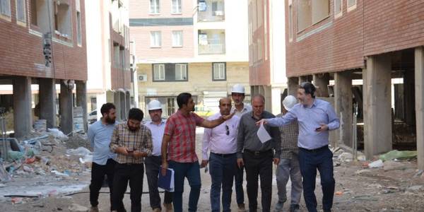 اسدی معاون هماهنگی امور عمرانی استاندار مرکزی به همراه مهدی الیاسی معاون استاندار و فرماندار ویژه شهرستان ساوه و حسنی معاون هماهنگی امور عمرانی فرمانداری و رئیس اداره راه و شهرسازی ضمن بازدید از محل پروژه‌های در حال اجرای نهضت ملی مسکن و ایستگاه راه آهن ساوه، موارد و مسائل آنان را مورد بررسی و ارزیابی قرار دادند.