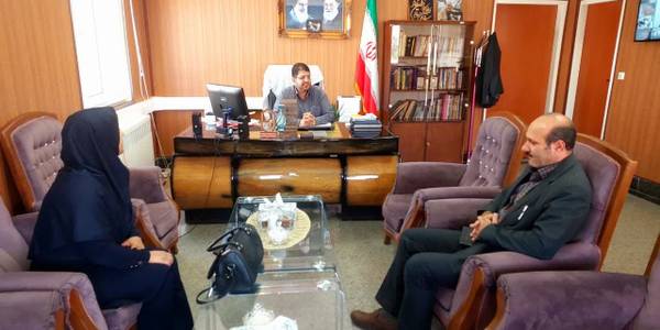 به مناسبت هفته بهزیستی خانم عبداللهی رئیس اداره بهزیستی و آقای شاه علی رئیس اداره تامین اجتماعی با محمد رضا رضایی فرماندار شهرستان تفرش در دفتر فرماندار دیدار کردند.