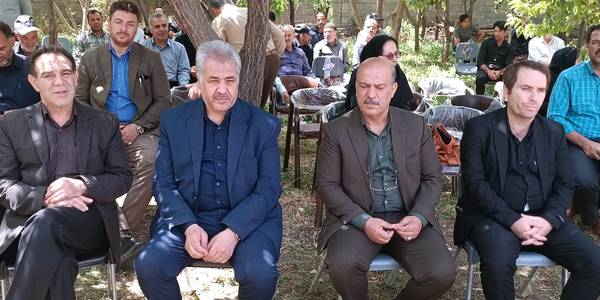 بازدید سرپرست فرمانداری شهرستان شازند از اجرای طرح بهره وری منابع آب و خاک جهاد کشاورزی