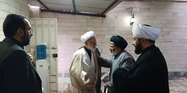 آیت الله دری نجف آبادی نماینده ولی فقیه در استان مرکزی و امام جمعه اراک به اتفاق نظری معاون سیاسی امنیتی و اجتماعی استانداری مرکزی با حضور در بیت حجت الاسلام والمسلمین حاج سید محمدرضا مقدسی ، درگذشت همسر ایشان را تسلیت گفتند.