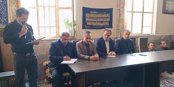 برگزاری ملاقات مردمی مسئولین شهرستان شازند در روستای چنارستان