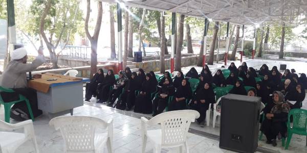 در راستای ترویج فرهنگ جوانی جمعیت و فرزند آوری نشست آموزشی بانوان مردمی و بسیجی با حضور حجت الاسلام والمسلمین تاج آبادی مسئول ستاد مردمی جمعیت استان و اعضای ستاد درشهرستان شازند برگزار گردید .
پنجشنبه  ۱۴۰۱-۵-۱۲