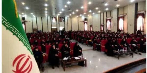 دوره آموزشی نیمه حضوری مقدماتی تربیت کنشگر و مبلغ عفاف و حجاب استان مرکزی با حضور اساتید مطرح کشوری (استاد وزیری  و اسلاملو )به همت کارگروه زیست عفیفانه هیئت اندیشه ورز دفتر امور بانوان و خانواده استانداری و با همکاری فرمانداری اراک به عنوان میزبان،فرمانداری شازند به عنوان مهمان ،اداره کل امور اداری و مالی استانداری و دستگاههای اجرایی استان از جمله شهرداری اراک ،اداره کل تبلیغات اسلامی ، فرهنگ و ارشاد اسلامی ،صدا و سیما ،دانشگاه فنی و حرفه ای امیر کبیر ،سپاه پاسداران ،آموزش و پرورش ،حوزه علمیه خواهران ،ستاد امر به معروف و نهی از منکر ،شرکت آب و فاضلاب ،اوقاف و امور خیریه ودانشگاه فرهنگیان ویژه ثبت نام شدگان شهرستاتهای اراک و شازند(۴۵۰ نفر )در محل دانشگاه فنی وحرفه ای امیر کبیراراک برگزار گردید .
یکشنبه ۱۵ مرداد ۱۴۰۲