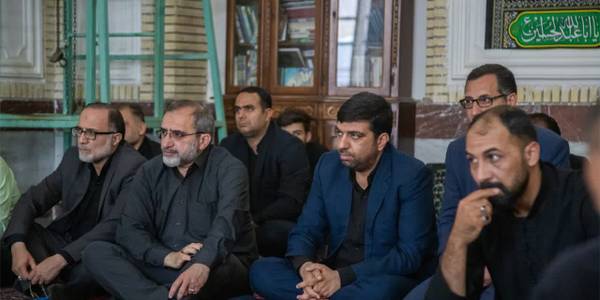 حضور استاندار مرکزی به همراه معاون توسعه مدیریت و منابع استانداری در ه‍یئت عزاداران حسینی