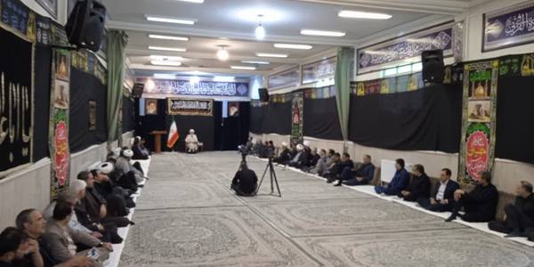 کلاس درس اخلاق مدیران استان مرکزی با حضور استاندار مرکزی ،معاون توسعه مدیریت و منابع استانداری، و جمعی از مسئولین استان در بیت نماینده ولی فقیه در استان برگزار شد.