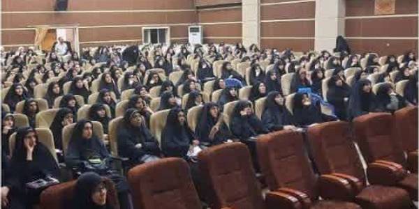 وره آموزشی نیمه حضوری مقدماتی تربیت کنشگر و مبلغ عفاف و حجاب استان مرکزی با حضور اساتید مطرح کشوری (استاد وزیری  و اسلاملو )به همت کارگروه زیست عفیفانه هیئت اندیشه ورز دفتر امور بانوان و خانواده استانداری و با همکاری فرمانداری ساوه به عنوان میزبان،فرمانداری زرندیه و شهر غرق آباد به عنوان مهمان ،اداره کل امور اداری و مالی استانداری و دستگاههای اجرایی شهرستان از جمله حوزه علمیه خواهران ساوه و غرق آباد  ،صمت استان ، شهرداری های ساوه و غرق آباد ،اوقاف و امور خیریه ، فرهنگ و ارشاد اسلامی، صدا و سیما ،سپاه پاسداران و تبلیغات اسلامی ویژه ثبت نام شدگان شهرستانهای ساوه و زرندیه و شهر غرق آباد (۳۵۰ نفر)  درمحل سالن جلسات حوزه علمیه فاطمه الزهرا ساوه برگزار گردید .سه شنبه ۱۷ مرداد ۱۴۰۲