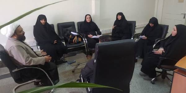 نشست حجت الاسلام و المسلمین تاج آبادی مسئول ستاد مردمی جمعیت استان و  مظفری نیا دبی این ستاد با محمودی مشاور فرماندار در امور بانوان و خانواده ، هاشمی مسئول واحد اجتماعی و فرهنگی فرمانداری، کارشناس جمعیت شبکه بهداشت و مسئول ستاد مردمی شهرستان در خصوص ضرورت تشکیل ستاد مردمی در شهرستان خنداب. سه شنبه ۱۴۰۲-۵-۱۷