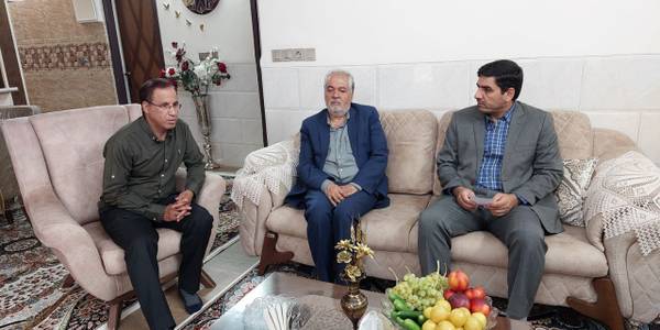دیدار سرپرست فرمانداری شهرستان محلات با دو تن از آزادگان سرافراز