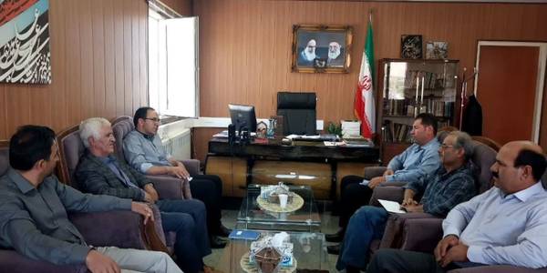 اعضای شورای بخش با دکتر اتابکی سرپرست فرمانداری شهرستان تفرش در دفتر فرمانداری دیدار کردند        :