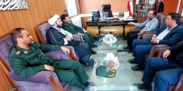 سرهنگ پاسدار میرهادی فرمانده ناحیه مقاومت بسیج شهرستان به همراه سرهنگ پاسدار هاشمی، حجت‌الاسلام والمسلمین محمدی و همراهان به دیدار دکتر اتابکی سرپرست فرمانداری شهرستان تفرش در دفتر فرمانداری رفتند.