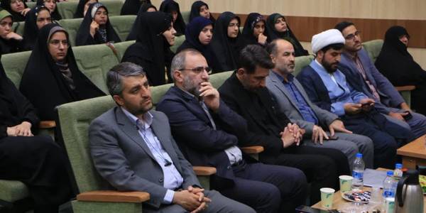 حضور مفتح زاده مدیرکل دفتر بانوان وخانواده استان در دوره حلقه های میانی (حامیم ) دانشجویان فعال فرهنگی ازسوی دفاتر نهاد مقام معظم رهبری دردانشگاهها با هدف تربیت کنشگردر  استانداری .   ٢٦-٠٥-١٤٠٢