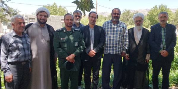 به مناسبت سالروز ورود آزادگان سرافراز به میهن اسلامی دکتر اتابکی سرپرست فرمانداری شهرستان تفرش به همراه حجت الاسلام اجرائی امام جمعه و جمعی از مسئولین به دیدار آزاده وجانباز ابوالفضل شمس رفتند.