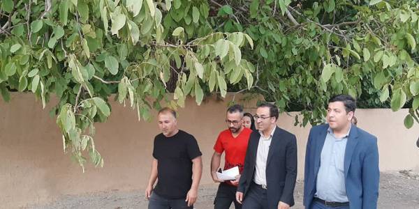 عصر امروز جواد اتابکی فرماندار شهرستان تفرش به اتفاق محسن درودیان بخشدار مرکزی از روستای خانک بازدید به عمل آوردند.