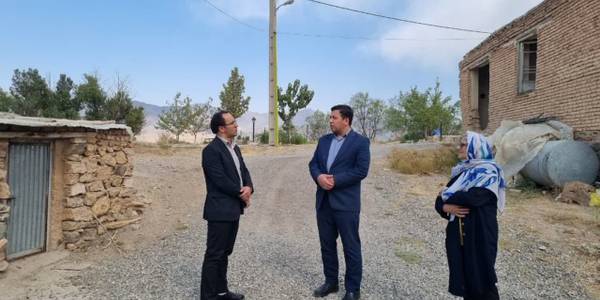 در دهگردشی عصر امروز اتابکی فرماندار شهرستان به همراه درودیان بخشدار مرکزی از روستای قلعه منصوریه بازدید به عمل آوردند.