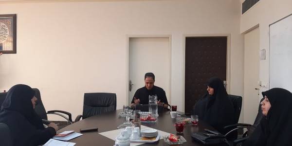 نشست مفتح زاده مدیر کل دفترامو بانوان استانداری با خانم شمسی مسئول واحد خواهران موسسه سراج پیرامون درخواست  همکاری برای برگزاری دوره های آموزشی حرفه ای سواد رسانه ای  .   ٢٨-٠٥-١٤٠٢