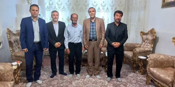 دیدار جناب آقای شالیان مقدم بخشدار زاویه به همراه جناب آقای دیده خانی رییس بنیاد شهید شهرستان ، جناب آقای طباطبایی رییس شورا شهر زاویه ، جناب آقای احمدی شهردار زاویه باجانباز و آزاده سرافراز اسماعیل قندی