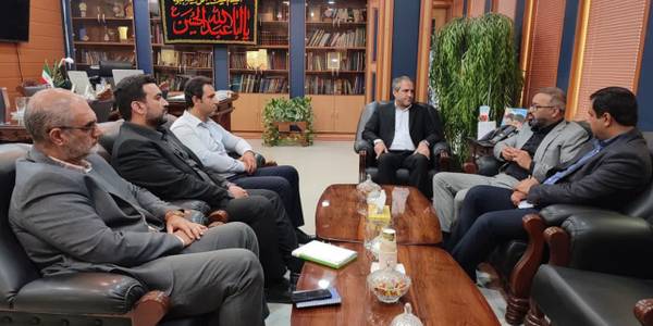 افرند، مدیرعامل شهر صنعتی کاوه به همراه معاون اجرایی و رییس اداره حفاظت محیط زیست ساوه با مهدی الیاسی معاون استاندار و فرماندار ویژه شهرستان ساوه دیدار و گفتگو کردند.