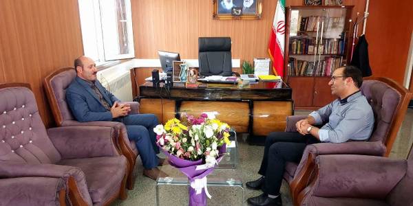 رئیس اداره تامین اجتماعی با دکتر اتابکی سرپرست فرمانداری شهرستان تفرش در دفتر فرمانداری دیدار و گفتگو کردند.