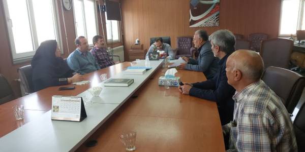 دهیار و تعدادی از اعضای شورای روستای خرازان و همچنین دهیار و تعدادی از اهالی روستای گزاوند با اتابکی سرپرست فرمانداری شهرستان تفرش در دفتر فرمانداری دیدار و گفت‌وگو کردند.