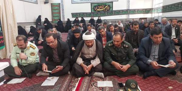 به مناسبت شهادت حضرت رقیه(ع) امروز در نماز خانه فرمانداری با حضور جواد اتابکی سرپرست فرمانداری شهرستان تفرش، حجت الاسلام اجرائی امام جمعه و رؤسای ادارات زیارت عاشورا را قرائت و عزاداری کردند.