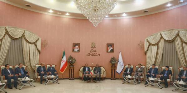 💠مرکزی، استان تراز تولید در کشور است

🔹همزمان با دومین روز از هفته دولت، وزیر امور اقتصادی و دارایی با استقبال استاندار مرکزی وارد اراک شد