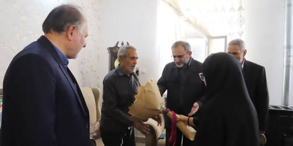 دیدار استاندار مرکزی با خانواده شهید مفقودالاثر شهر قورچی باشی