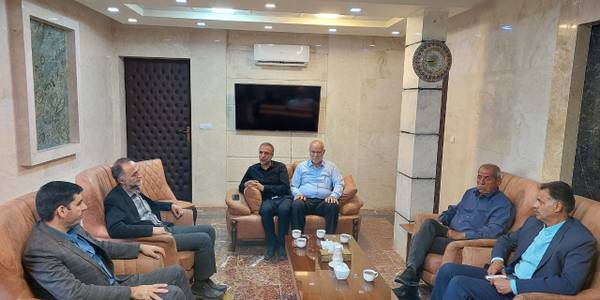 دیدار اعضای هیات مدیره اتحادیه گل و گیاه شهرستان محلات با سرپرست فرمانداری