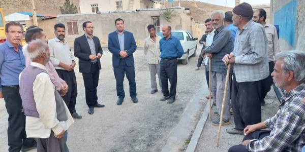 جواد اتابکی سرپرست فرمانداری شهرستان تفرش و درودیان بخشدار مرکزی با حضور در روستای قره_جاقیه با اهالی روستا دیدار و از نزدیک مشکلات روستا را بررسی نمودند.