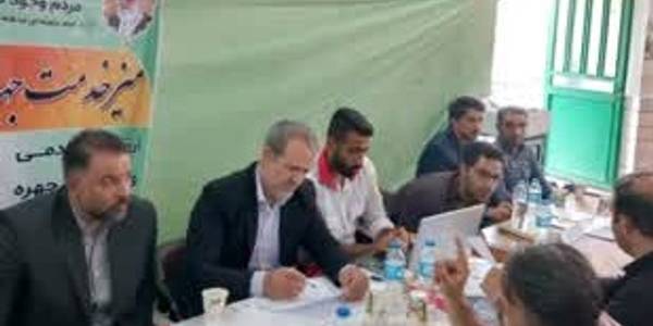 حضور میز خدمت ادارات مربوطه در مراسم نماز جمعه شهرستان زرندیه شهر پرندک