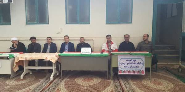 میز خدمت ادارات مربوطه در مراسم نماز جمعه شهرستان زرندیه شهر زاویه