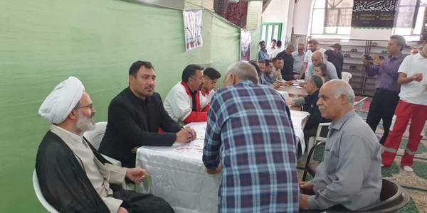 میز خدمت ادارات مربوطه در مراسم نماز جمعه شهرستان زرندیه شهر پرندک