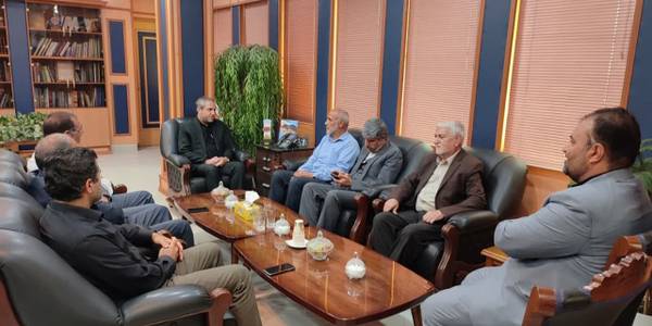 به مناسبت گرامیداشت هفته دولت، شیخلر رئیس و اعضای هیئت نظارت بر انتخابات شهرستان ساوه با مهدی الیاسی معاون استاندار و  فرماندار ویژه شهرستان ساوه دیدار و گفتگو کردند.