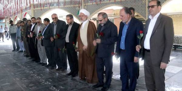 گلزار شهدای شهرستان ساوه با حضور استاندار مرکزی گلباران شد