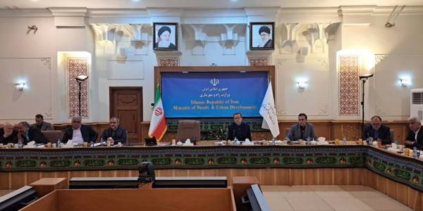 دهمین نشست ستاد مراکز لجستیک کشور با دستور کار بررسی ارتقای سطح مرکز لجستیک استان مرکزی از پارک به دهکده لجستیک برگزار شد