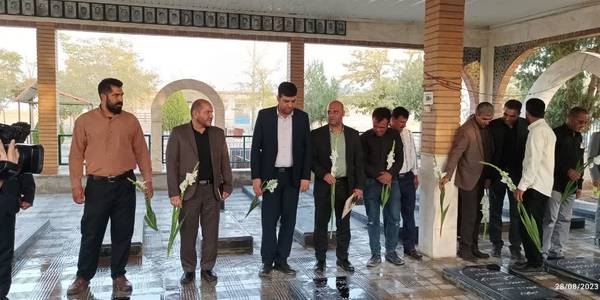 ادای احترام به ساحت مقدس شهدای شهر داودآباد