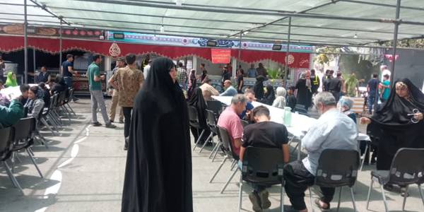 بازدید مفتح زاده مدیر کل دفتر امور بانوان و خانواده استانداری  از موکب  های اربعین ، در آستانه فرارسیدن اربعین حسینی  و نحوه  خدمات رسانی آنها به  زائرین  به ویژه  بانوان .   ٠٧-٠٦-١٤٠٢