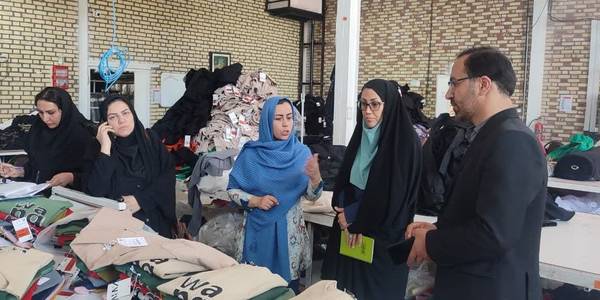 جواد اتابکی سرپرست فرمانداری شهرستان تفرش به همراه جمعی از مسئولین از کارخانه تولیدی پوشاک کانال هشت بازدید کرد و از ظرفیت ها و مشکلات این کارخانه تولیدی مطلع شدند.