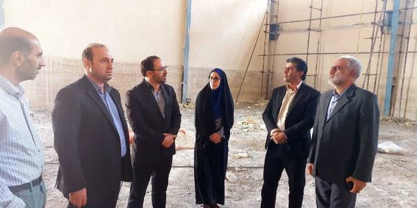 اتابکی سرپرست فرمانداری تفرش به همراه مهندس قنبری شهردار و اعضای شورای اسلامی شهر تفرش از سوله مدیریت بحران شهرستان بازدید نمود.