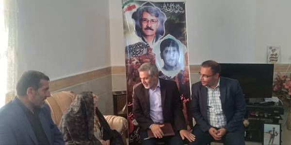 دیدار فرماندار با خانواده شهید محمود صدیق در روستای بلوبند