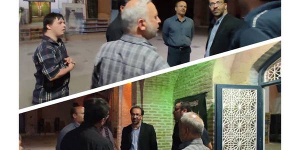 دکتر اتابکی سرپرست فرمانداری شهرستان تفرش شب گذشته ضمن ادای احترام به آستان مقدس امامزاده سید سلطان محمد(ع) و بازدید از محله، ضمن شنیدن نقطه نظرات و مطالبه نماینده اهالی محله مشهد در رابطه با مرمت و بازسازی گنبد و محوطه این بنای تاریخی، مشکلات این حوزه را از نزدیک و بصورت میدانی بررسی نمود.