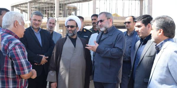 بازدید استاندار مرکزی از روند ساخت مجتمع ورزشی خیرساز منطقه باقرآباد نیم ور