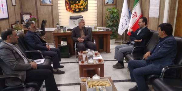 نشست مدیر کل دفتر امور روستایی و شوراهای استانداری با فرماندار شهرستان خمین برگزار شد.