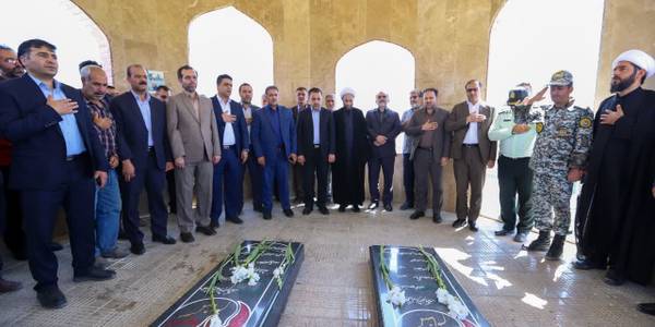 "تجدید پیمان و ادای احترام به مقام شامخ شهیدان"