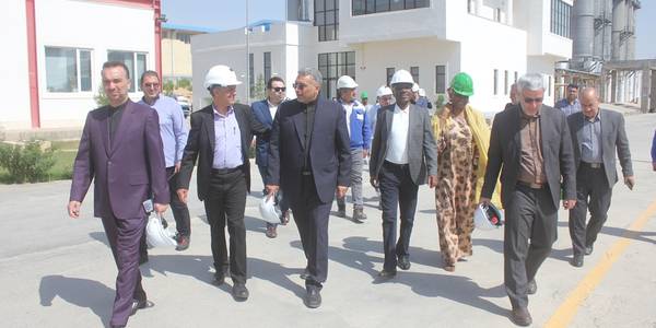 سفیر جمهوری نیجریه در ایران از تعدادی از صنایع شهرستان خمین بازدید کرد